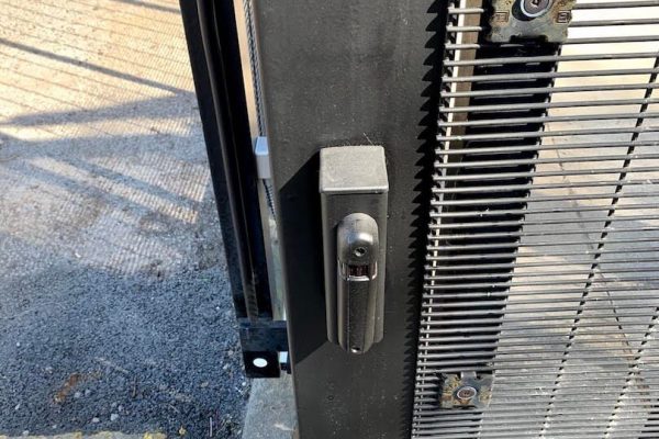 Automatic_double_vehicle_swing_gates_0892-1