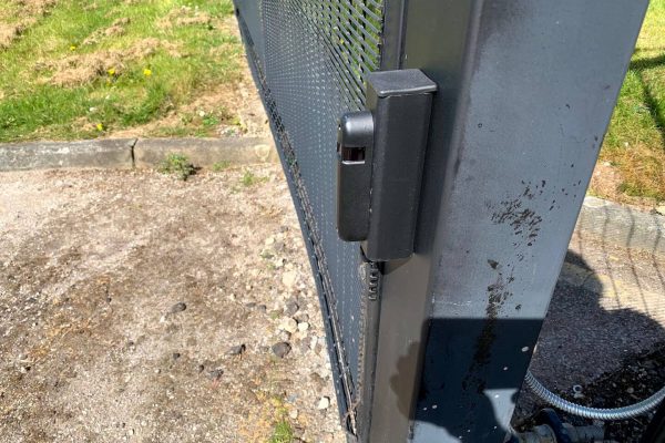 Automatic_double_vehicle_swing_gates_0900-1