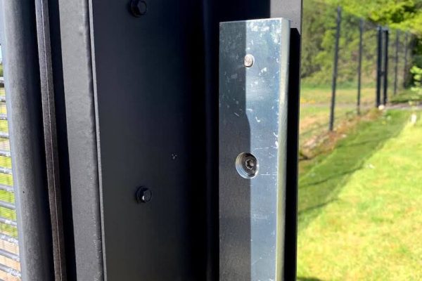 Automatic_double_vehicle_swing_gates_0905-1