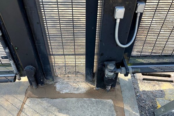 Automatic_double_vehicle_swing_gates_0910-1