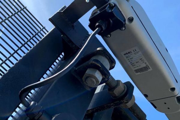 Automatic_double_vehicle_swing_gates_0913-1