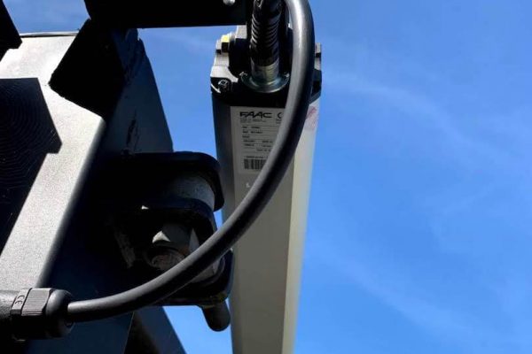 Automatic_double_vehicle_swing_gates_0916-1