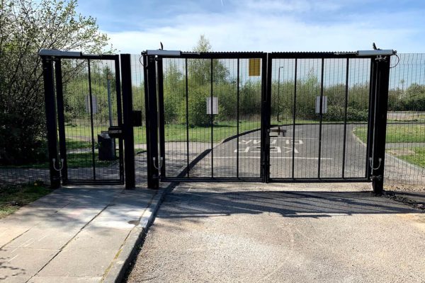 Automatic_double_vehicle_swing_gates_0920