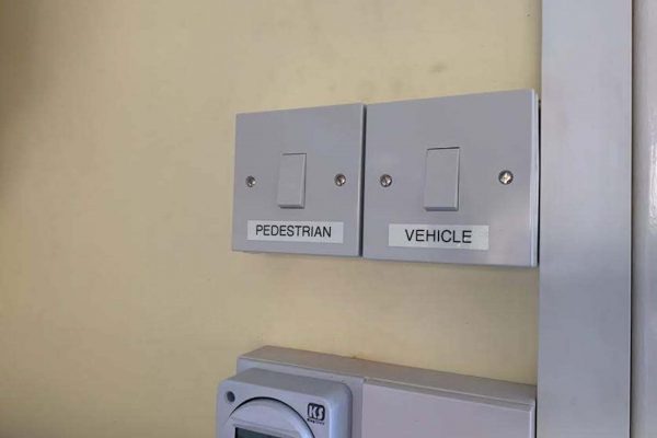 Automatic_double_vehicle_swing_gates_0934-1