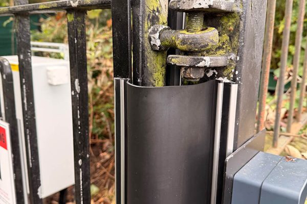 mere-uk-automatic-swing-gate-installation-north-west-uk