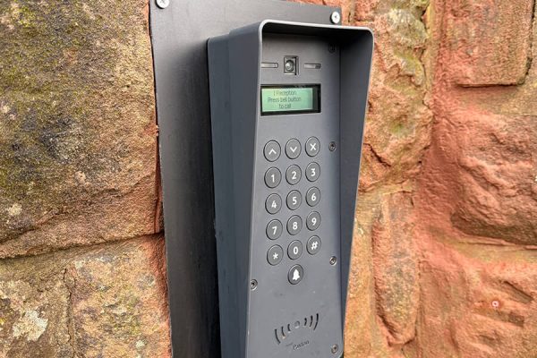 mere-uk-automatic-swing-gates-with-intercom-school