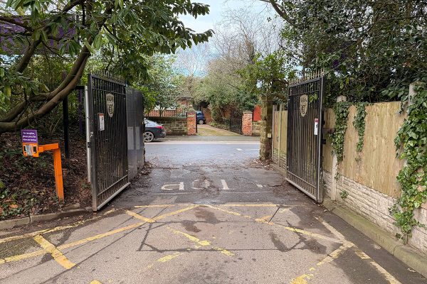 mere-uk-electric-swing-gates-school-entrance-merseyside