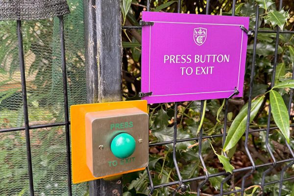 mere-uk-school-swing-gate-installers-merseyside