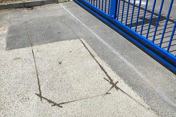 sliding_vehicle_access_control_gate_liverpool_08