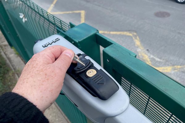 school_gate_automation_with_manual_secure_release