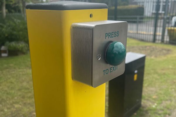 automatic-pedestrian-gate-millbrook-primary-school_push_button automatic-pedestrian-gate-millbrook-primary-school_push_button